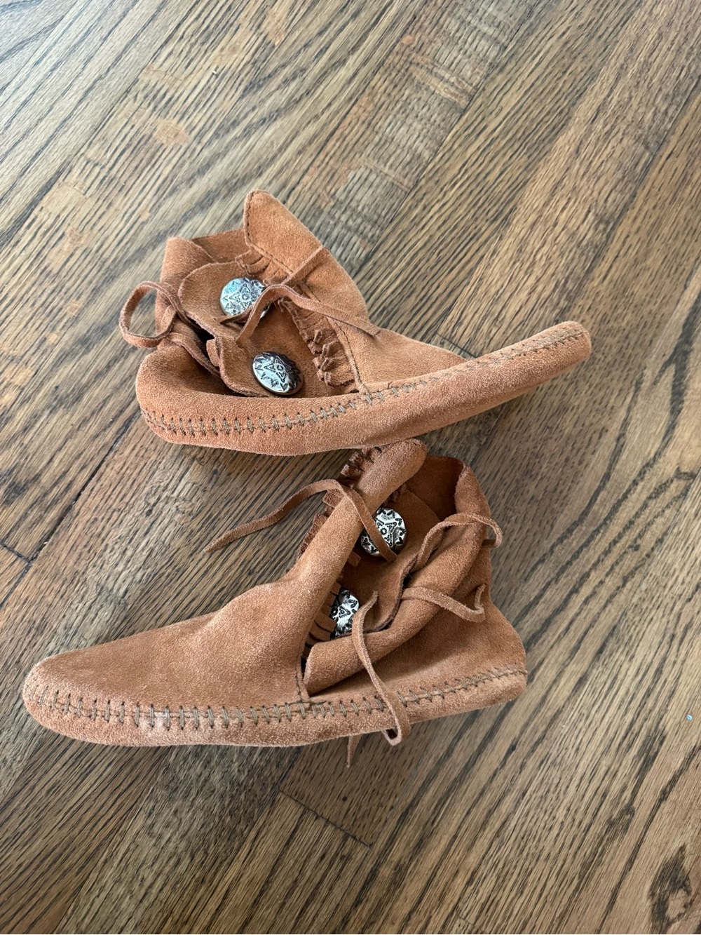 Minnetonka Tan Suede Moccasin Booties with Silver Concho Buttons NWOT